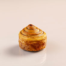 تحميل الصورة في عارض الاستوديو Muscovado Toffee Cruffin
