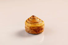 تحميل الصورة في عارض الاستوديو Muscovado Toffee Cruffin
